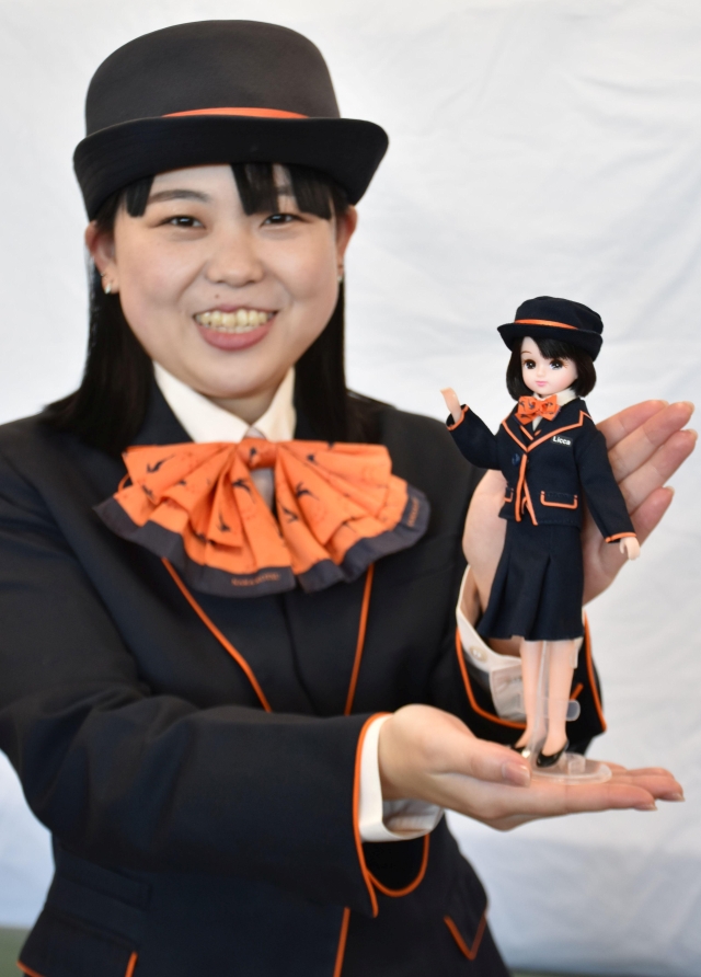 奈良交通80周年で記念「リカちゃん」発売へ バスガイドの制服、リボン ...